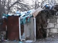 Частен имот, превърнат в сметище, тормози обитателите на цяла улица