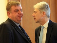 Спрягат три имена за мястото на Нено Димов