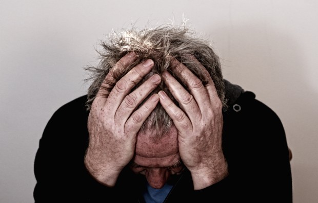 Средната възраст е най-нещастна, според ново икономическо проучване, което определя