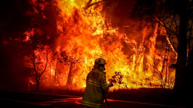 Пожарите в Австралия продължават да горят на почти целия континент