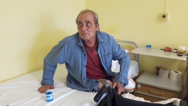 60-годишният Валентин Райков отправи днес молба за помощ към медиите
