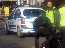 Мъж се строполи на земята до Централна гара в Пловдив