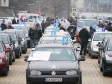 След 4 часа блокада в София приключи протестът на автоинструкторите