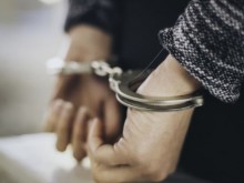 Задържаха двама 17-годишни, опитали да оберат букмейкърски пункт