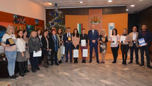 Кметът на Варна Иван Портних награди участниците в конкурса Да