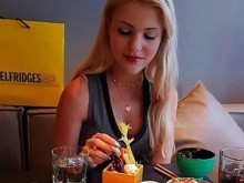 Бъдеща психоложка му намери цаката! Твърди, че е само компаньонка