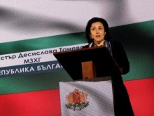 Десислава Танева каза колко е струвала борбата с африканската чума, сумата е огромна