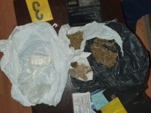 Близо до Пловдив арестуваха дилър на дрога и клиентите му