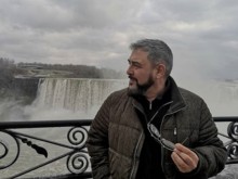 Рапърът Устата рязко побеля