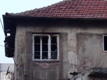 Пожар в къщата на млад благоевградчанин тази нощ