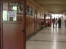 Баща скочи да бие съученик на дъщеря си по време на час в пловдивско училище