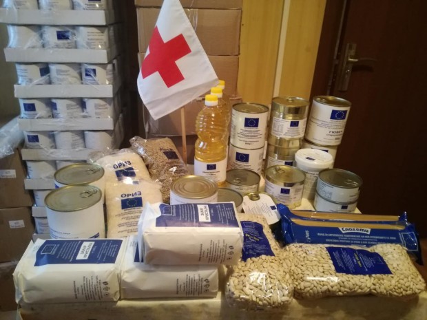 Продължава раздаването на хранителни продукти на уязвими български граждани по