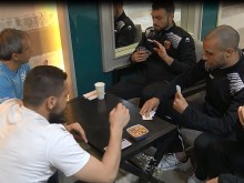 Карти, шах, дартс и джаги за "смърфовете" в почивния им ден