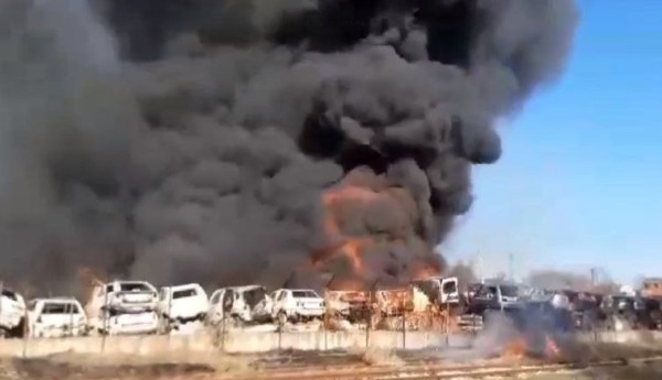 Пожарът който вчера избухна на автоморга в Хасково и обгази