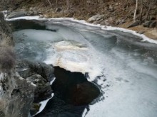 Освен в Марица, откриха мъртва риба и жълта пяна в река Чая над Бачково