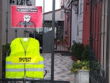 Жълти жилетки посрещат клиентите на пловдивските заведения и хотели