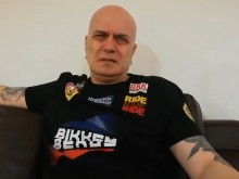 Такава самореклама може да си направи единствено Слави Трифонов