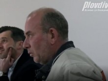 Мъжът с противогаза: Срам ме е!
