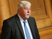 Гърневски: Червените реставратори се опитаха да ловят риба в пресъхналия пернишки язовир