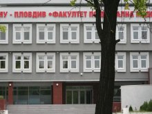 Първите магистри по Управление на здравните грижи получават дипломите си в сряда
