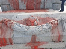Здравко Димитров: Оскверняването на Альоша е недопустимо
