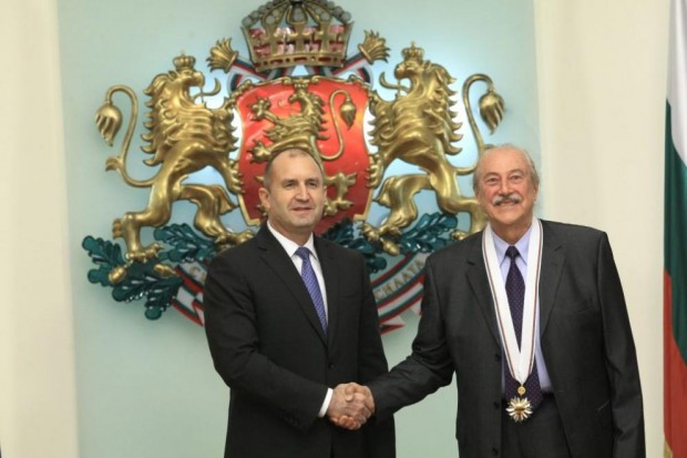 БГНЕС
Президентът Румен Радев удостои с орден Стара планина първа степен