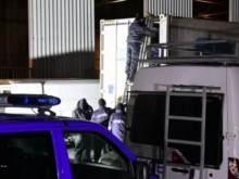 Задържаха бивш митнически шеф при получаването на пратка със 100 кг кокаин