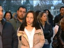 Родители подкрепиха учителката, накарала цял клас да плюе върху ученик