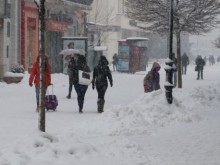 Довечера времето се обръща, сняг в цяла България, на места мощни виелици, а после минус 10!