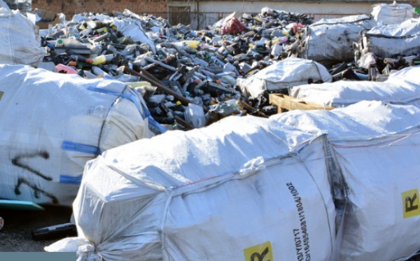 28 от контейнерите с отпадъци складирани в Пристанище Варна Запад