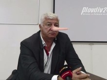 Здравко Димитров управлява с човешко лице, но с лицата на други