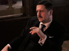 Блатечки напълня с 15 килограма, за да изиграе Атанас Буров