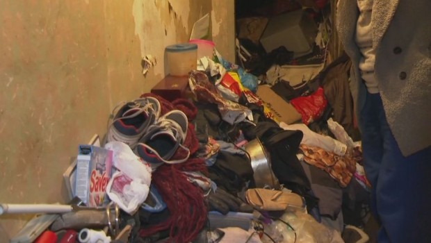btv Жена събира тонове отпадъци в апартамента си Цял вход