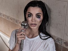 Успешен старт за Мегз и "Маската", Карбовски бесен