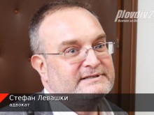 Известен пловдивски адвокат проклина цялата вселена след посещение във фотостудио тип "селска радост"