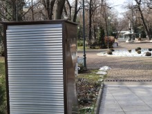 Мистериозна кутия изумява пловдивчани на площад Централен
