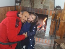 Помогнете на Христо, за да бъде до малката си дъщеря, която не може да ходи