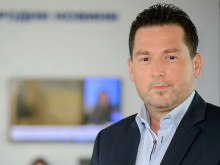 Водещ в Нова телевизия от суета крие годините си и си боядисва косата