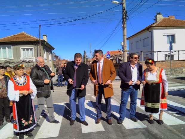 В едно от най-близките до Пловдив села чакаха този ремонт 50 години