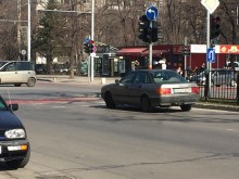 Сигнал: Тотален идиот кара в насрещното по един от най-натоварените булеварди в Пловдив