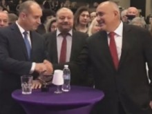 Борисов и Радев си стиснаха ръцете