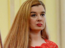 Бившата жена на Доган си отряза косата заради "Ягодова луна"