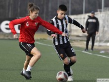 Дамите на Локо играха срещу юноши на Лаута, латвийка се отчете с гол