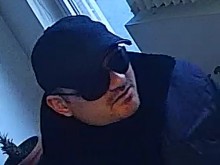 Издирват мъж, участвал в обир на обменно бюро