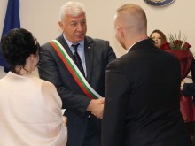 Кметът на Пловдив в нетипична роля, венча двама млади!