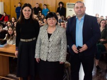 Първокурсници изпълниха до краен предел емблематична зала в пловдивския съд