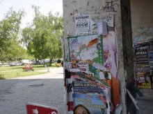 Фирма налепи стълбовете по "Васил Априлов" въпреки забраните
