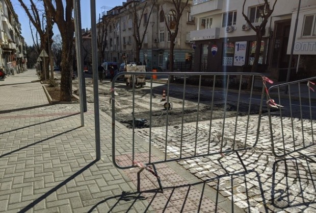 Фейсбук
Кметът на Варна разпореди ново преасфалтиране на ул. Михайл Колони