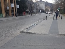 Повреден пътен знак в центъра на Пловдив