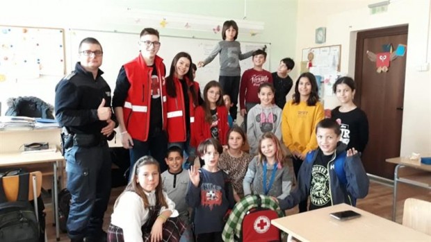 Младежите от БМЧК – Варна учиха четвъртокласници от СУ Гео